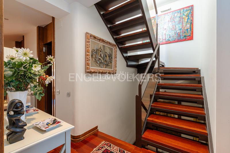 Foto 40940177-e3e6-4952-976d-cdd2fee6bb49. Casa a schiera con riscaldamento parcheggio piscina in Boadilla del Monte