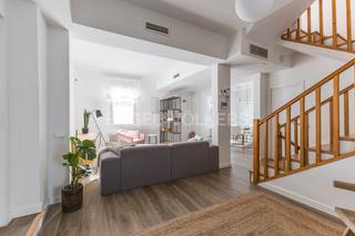Lloguer Casa a Hispanoamérica-Bernabéu. Amplio  y luminoso chalet independiente con piscina