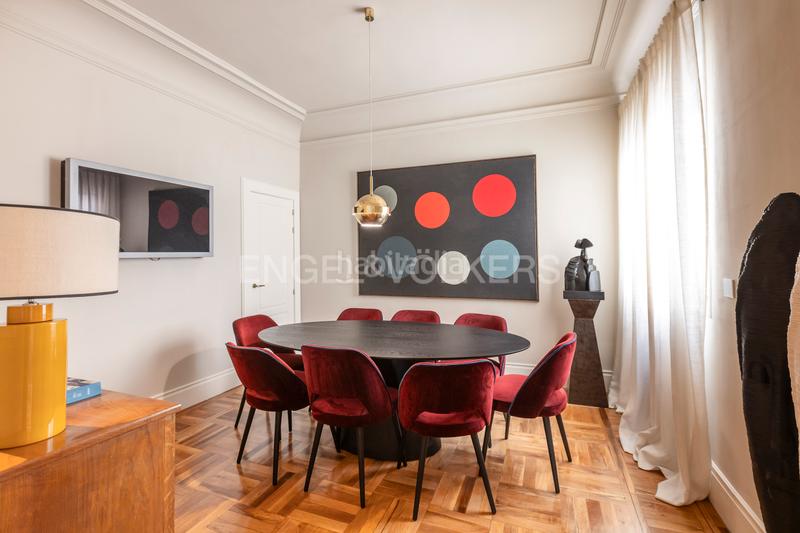 Foto 0a89b15f-7cbb-45e2-ba58-1a8dce3d1b81. Apartamento exclusiva vivienda señorial en finca representativa en Almagro en Madrid