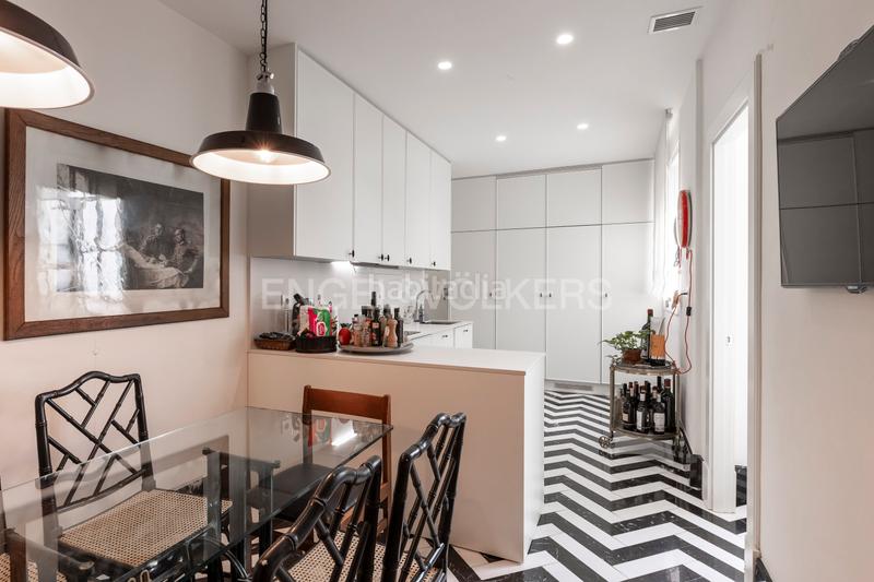 Foto 0d5a0143-7925-4fc7-9dae-6dc4df01e214. Apartamento exclusiva vivienda señorial en finca representativa en Almagro en Madrid