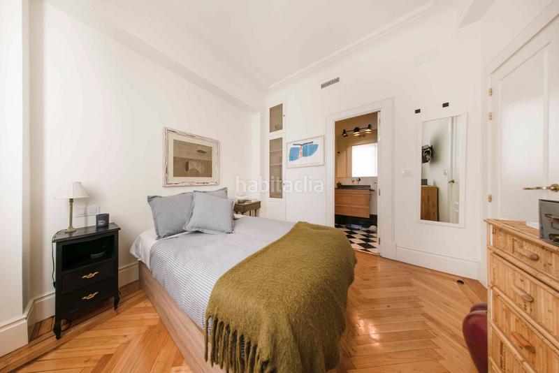 Foto 18bef2b6-fd51-408d-9019-62c1224eb472. Apartamento exclusiva vivienda señorial en finca representativa en Almagro en Madrid