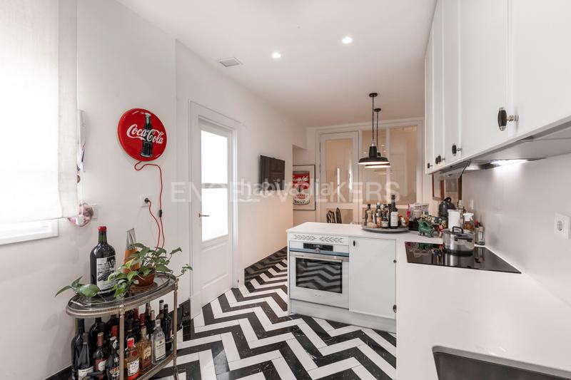 Foto 19be7b06-7dc4-4abb-9165-e831b845b196. Apartamento exclusiva vivienda señorial en finca representativa en Almagro en Madrid