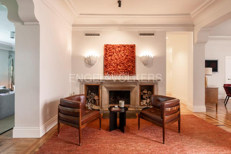 Foto 269a8a36-550a-4ca3-8e8b-754975393265. Apartamento exclusiva vivienda señorial en finca representativa en Almagro en Madrid