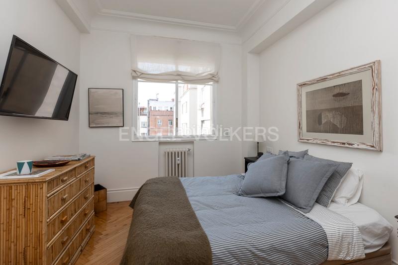 Foto 29c6abba-fa10-43a0-ae18-757f8b68e002. Apartamento exclusiva vivienda señorial en finca representativa en Almagro en Madrid