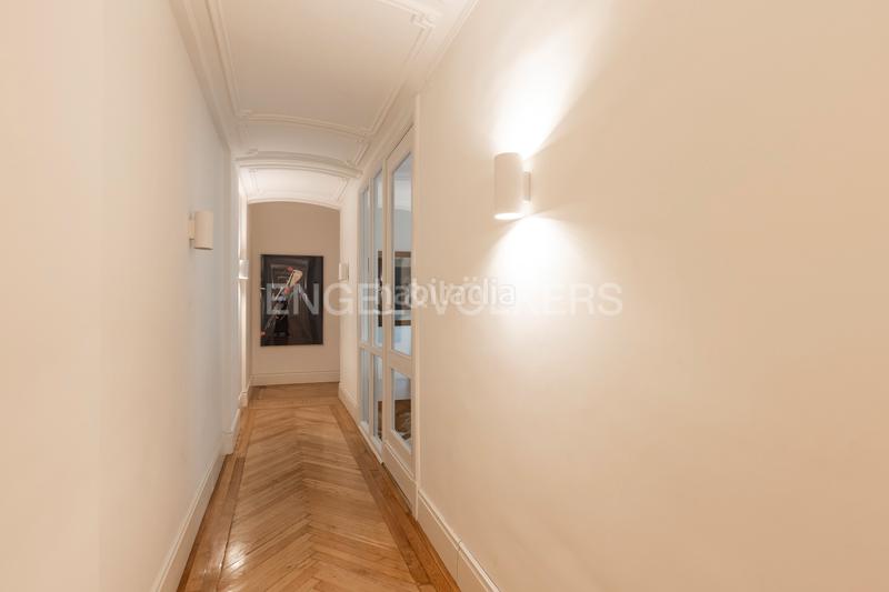 Foto 3a7facc4-8489-4457-8574-053c9a55a9b9. Apartamento exclusiva vivienda señorial en finca representativa en Almagro en Madrid