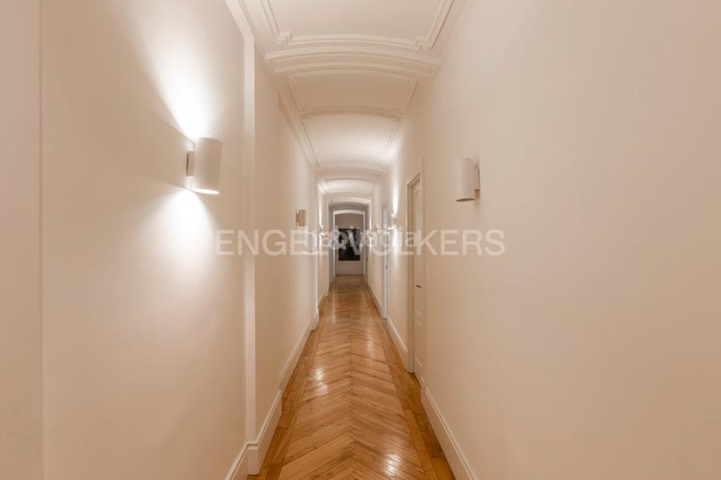Foto 5a7fcc82-f993-4809-8cef-dcb46a3e4b84. Apartamento exclusiva vivienda señorial en finca representativa en Almagro en Madrid