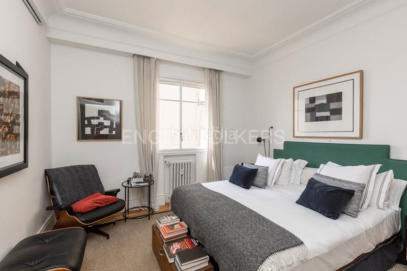 Foto 6ac2c7ac-b491-4357-aa2f-a10108a696f6. Apartamento exclusiva vivienda señorial en finca representativa en Almagro en Madrid