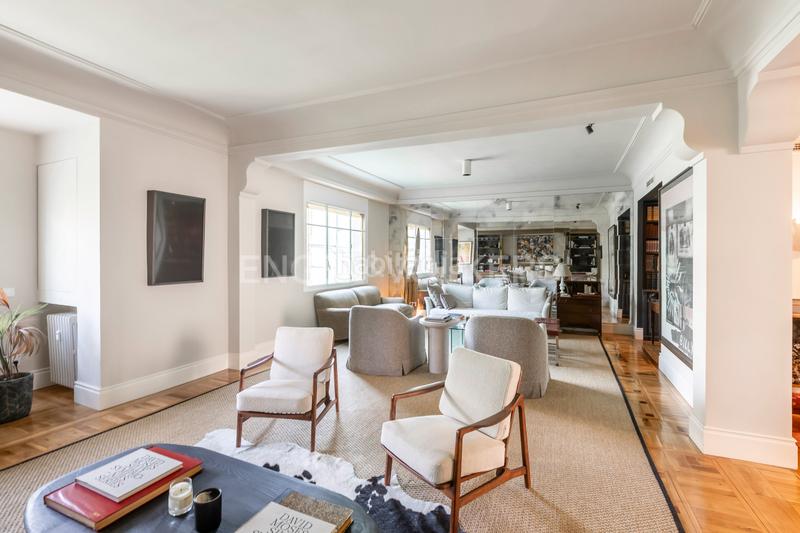 Foto 6d339d96-855a-4930-9b69-c85286c1d013. Apartamento exclusiva vivienda señorial en finca representativa en Almagro en Madrid