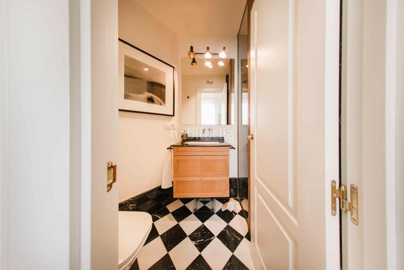 Foto b104afe3-1e64-40cc-a470-97c4d755e4c7. Apartamento exclusiva vivienda señorial en finca representativa en Almagro en Madrid