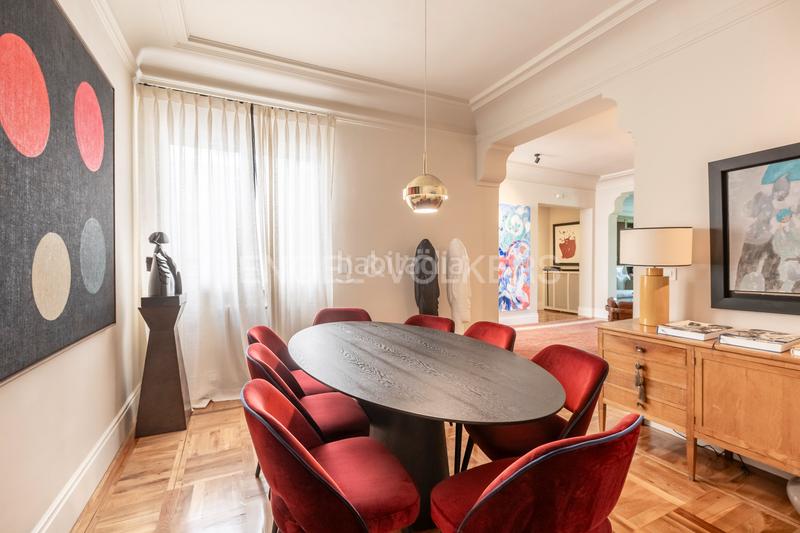 Foto b4173d6d-960c-480a-8774-4351caf2e8b0. Apartamento exclusiva vivienda señorial en finca representativa en Almagro en Madrid