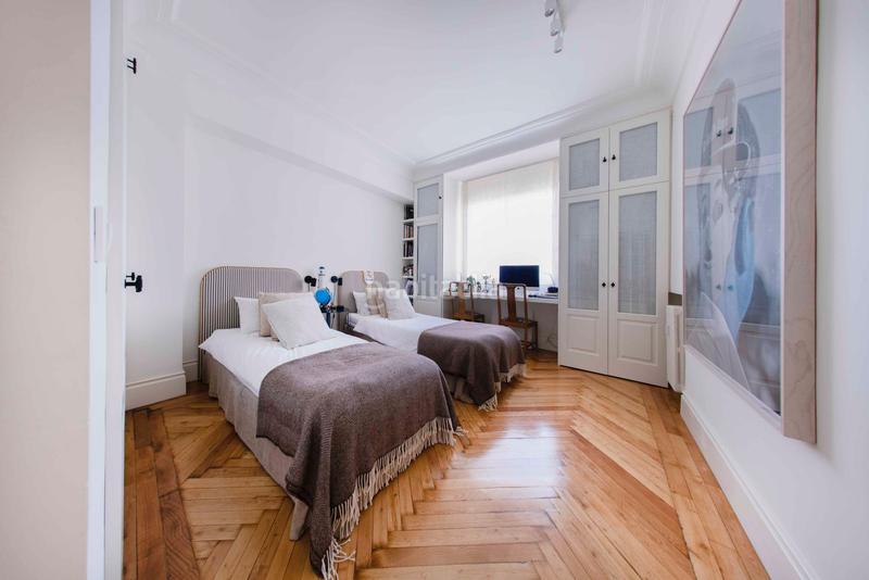 Foto e09a88ca-6231-407c-841d-8f6cf7936b44. Apartamento exclusiva vivienda señorial en finca representativa en Almagro en Madrid