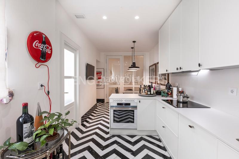 Foto ff222174-559c-4849-92ed-7573f95ef44c. Apartamento exclusiva vivienda señorial en finca representativa en Almagro en Madrid