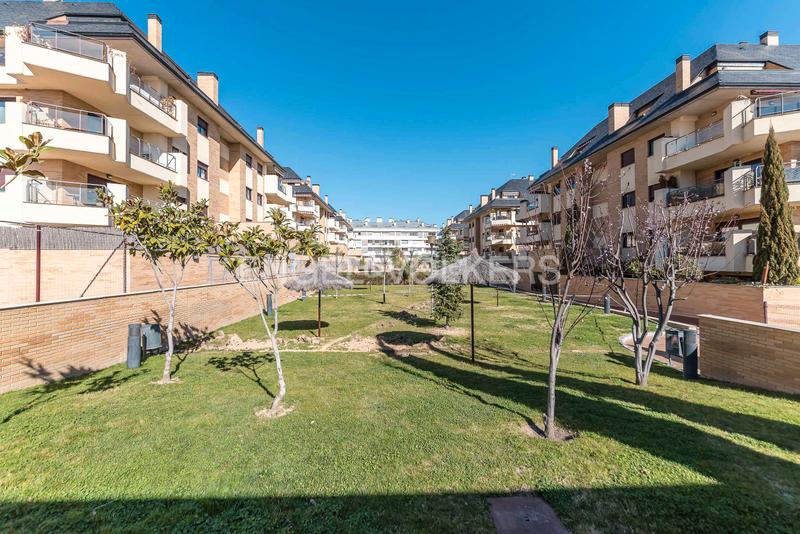 Foto 33a8a69c-6a8a-4a68-a94e-33914f2cb952. Attique avec chauffage parking piscine dans Viñas Viejas Boadilla del Monte