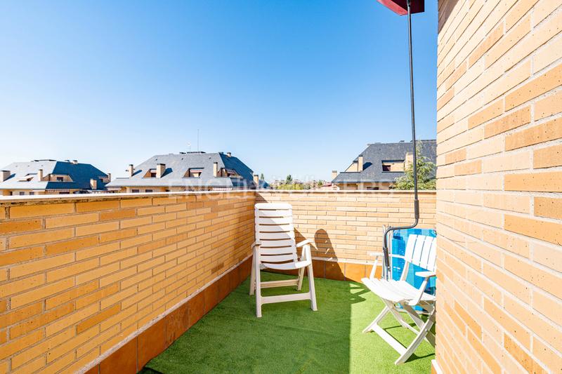 Foto 3b1f6fa1-c146-4f27-a70a-d3b8bd52f4b2. Attique avec chauffage parking piscine dans Viñas Viejas Boadilla del Monte