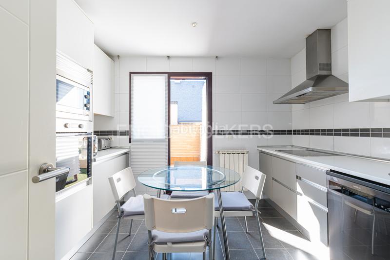 Foto 74392a8b-7ade-4aad-b308-01090b682311. Attique avec chauffage parking piscine dans Viñas Viejas Boadilla del Monte