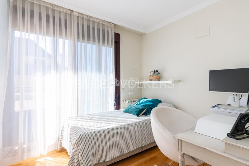 Foto a718577c-89b4-4622-a3e8-e1a464961953. Attique avec chauffage parking piscine dans Viñas Viejas Boadilla del Monte