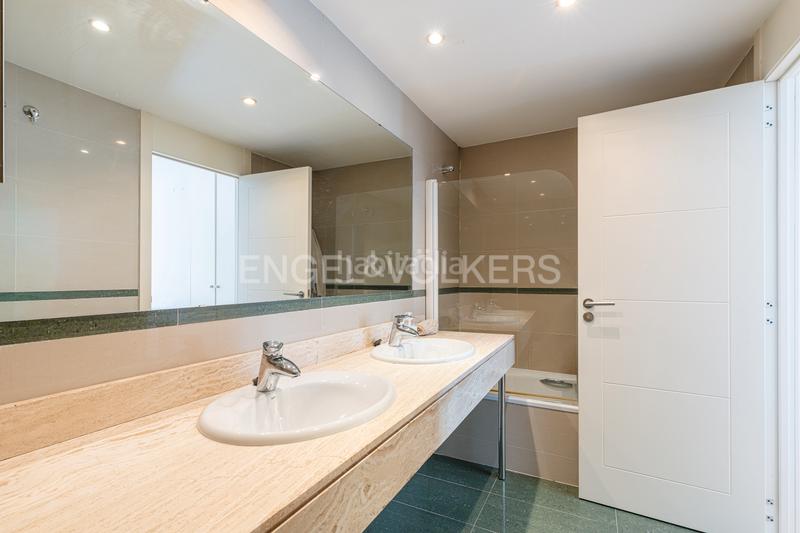 Foto a8420897-4dcb-49d8-8442-63968131dd15. Attique avec chauffage parking piscine dans Viñas Viejas Boadilla del Monte