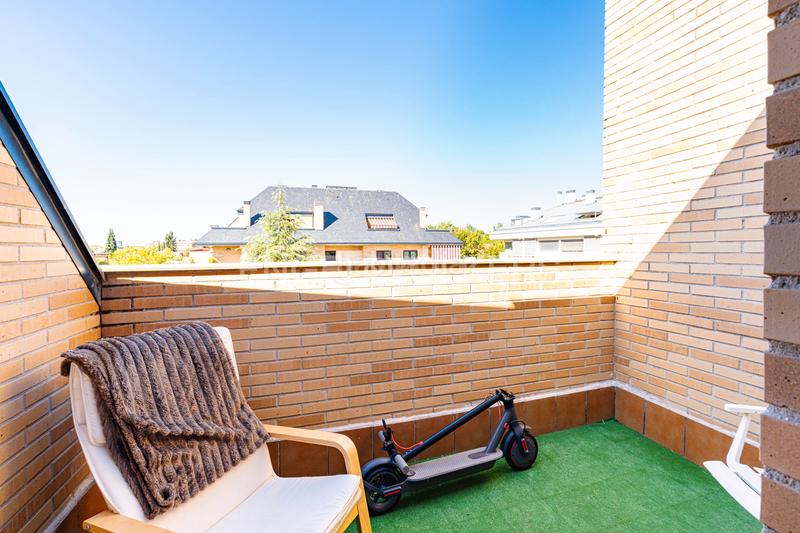 Foto c5f58e4e-e069-4a89-8474-75a8f77f280e. Attique avec chauffage parking piscine dans Viñas Viejas Boadilla del Monte