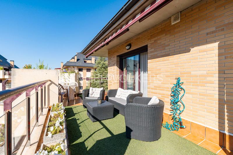 Foto e263e136-775f-4389-90e3-11efb93106a6. Attique avec chauffage parking piscine dans Viñas Viejas Boadilla del Monte