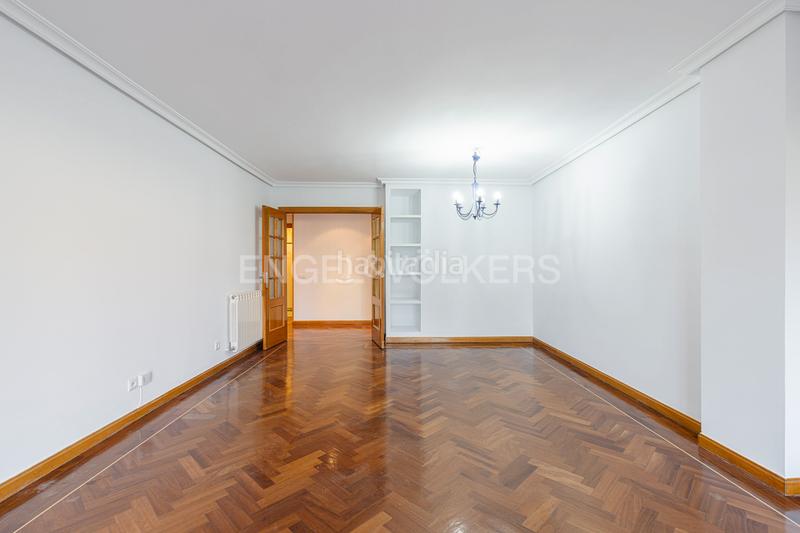 Foto 084131c4-d4b2-4375-b0a6-1d5800fcc2a1. Alquiler apartamento exclusivo piso en avenida de europa en Pozuelo de Alarcón
