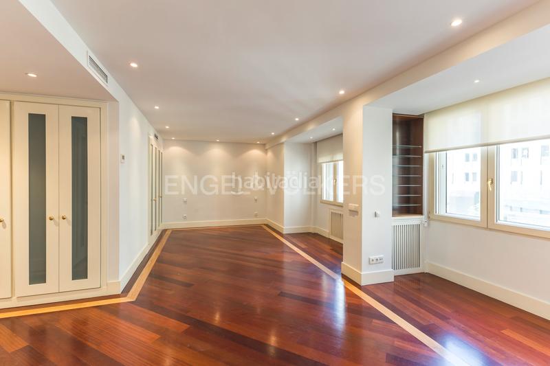 Foto 44bdca48-392c-4e92-89b0-3bc4507c914e. Miete appartement mit heizung parking in Recoletos Madrid