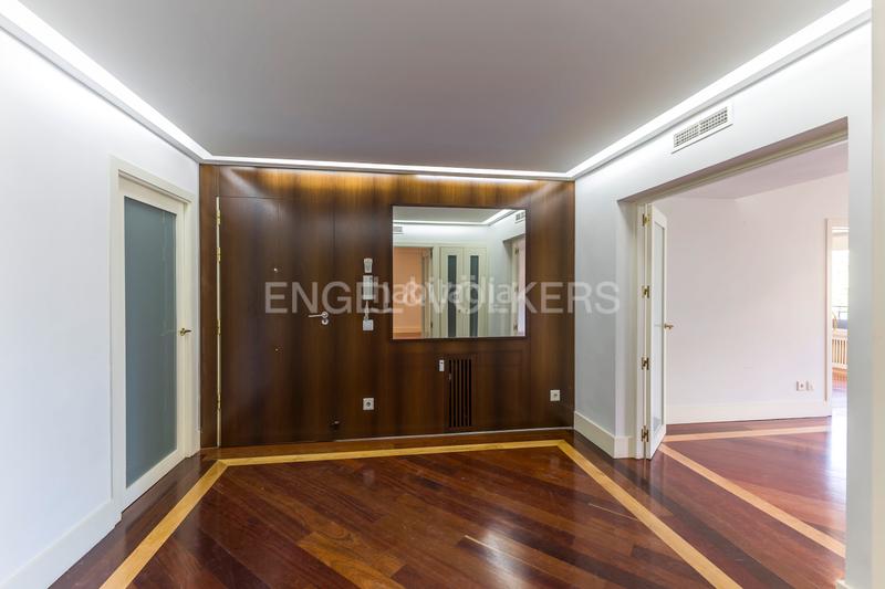 Foto 5eeeddd2-fa96-485d-9297-b04e384bdbea. Miete appartement mit heizung parking in Recoletos Madrid