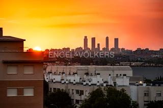 Attique à Rejas. Maravilloso ático con vistas despejadas, gran terraza y un espec