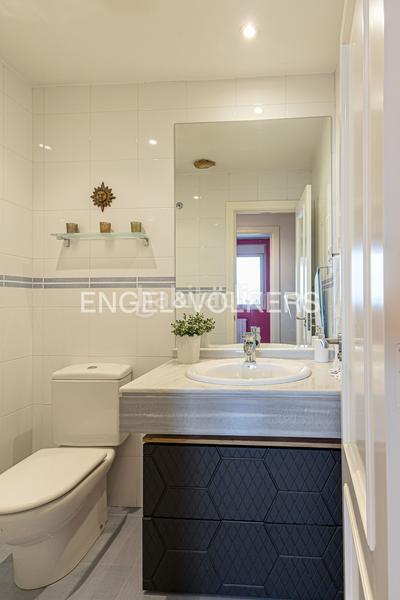 Foto 08c5a45e-1253-4c40-9934-87047bd735ed. Attico con riscaldamento piscina in Rejas Madrid