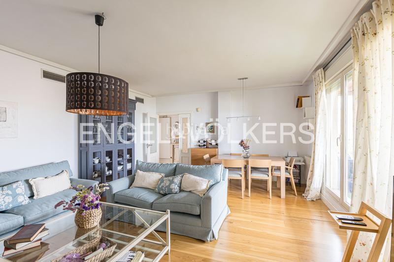 Foto 0ec94964-52c0-40a6-b077-1a6b9c8e5d2a. Attico con riscaldamento piscina in Rejas Madrid