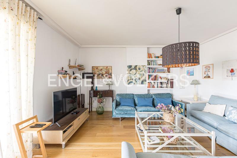 Foto 180ef9c4-9e7f-471c-b54a-1dba16cf20c1. Attico con riscaldamento piscina in Rejas Madrid