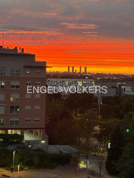 Foto 2414799b-05f6-4c2a-9b1f-17186c5d6950. Attico con riscaldamento piscina in Rejas Madrid