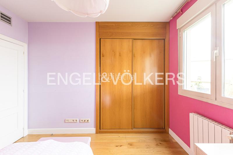 Foto 29c9565a-18ec-4928-a9bd-5edf5a87318e. Attico con riscaldamento piscina in Rejas Madrid