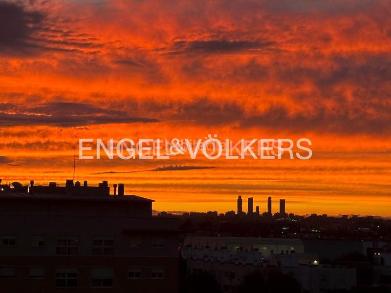 Foto 4451d0a0-1aa1-4037-83f3-64281120abad. Attico con riscaldamento piscina in Rejas Madrid