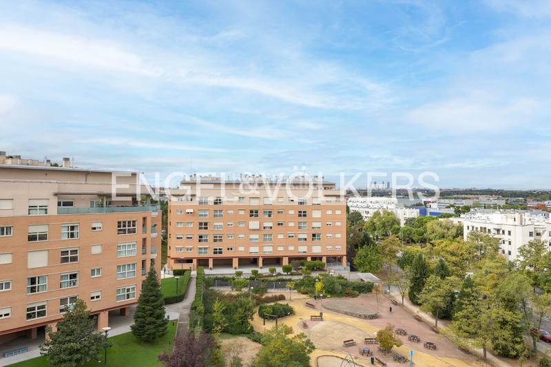 Foto 4ae86779-f00e-43e4-b87a-8383ee4fd443. Attico con riscaldamento piscina in Rejas Madrid