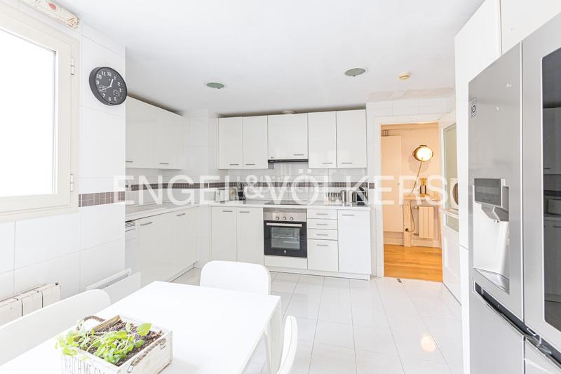 Foto 5875ba23-97a6-401c-a5e2-6b60d26ea67a. Attico con riscaldamento piscina in Rejas Madrid