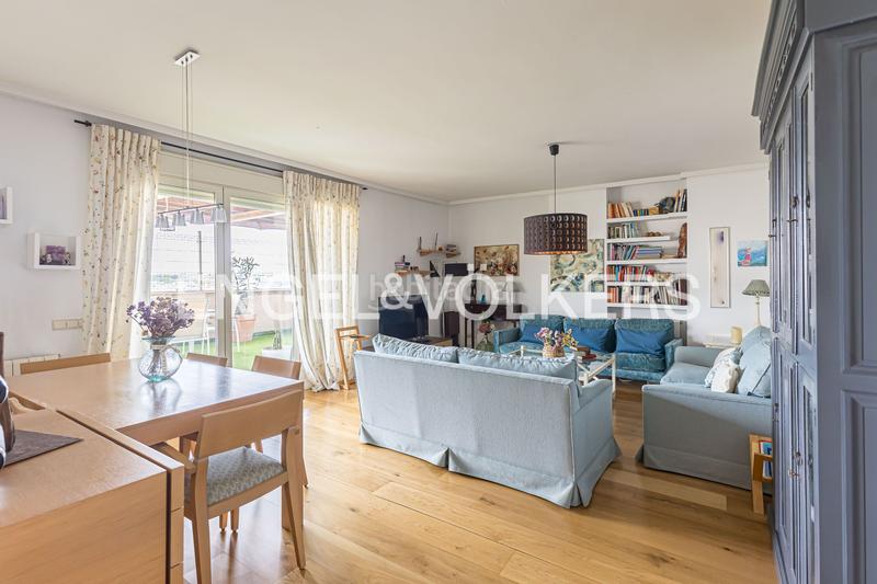 Foto 6979375f-099c-4452-b50d-390a9a260029. Attico con riscaldamento piscina in Rejas Madrid