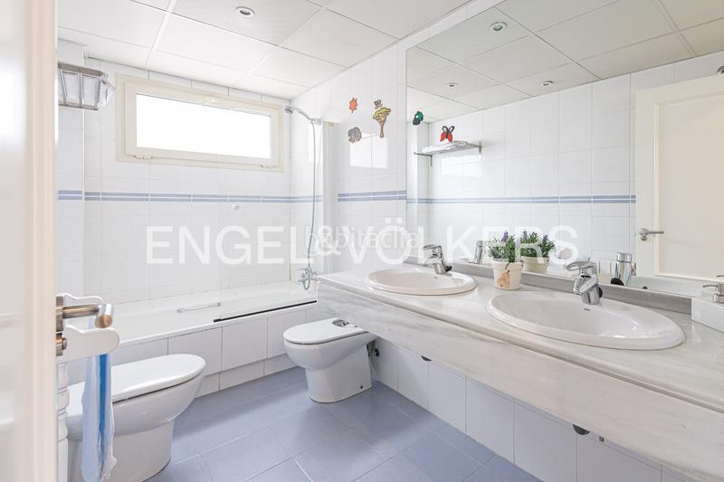 Foto 7609a5c8-5a9a-4dd5-9fc9-11bcdf72a2ce. Attico con riscaldamento piscina in Rejas Madrid