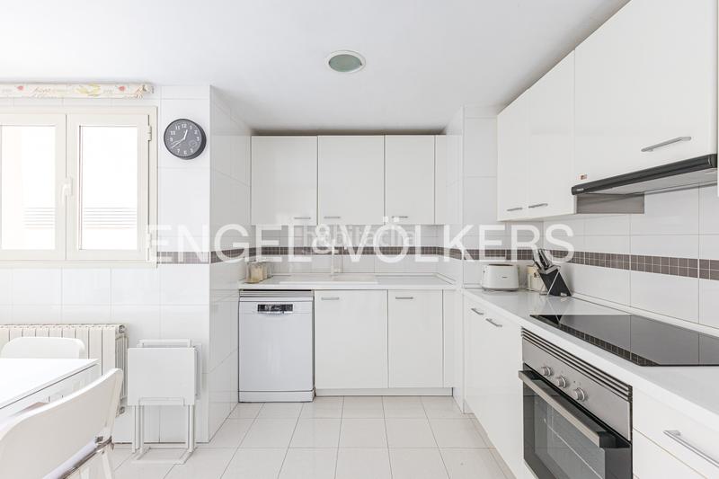 Foto 7cb6d17b-edb1-4364-b6bf-2c6c78858fce. Attico con riscaldamento piscina in Rejas Madrid