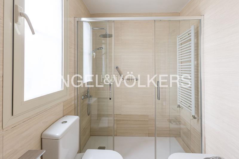 Foto 8dc2b080-e0a6-4e65-9755-c9a44e99647e. Attico con riscaldamento piscina in Rejas Madrid