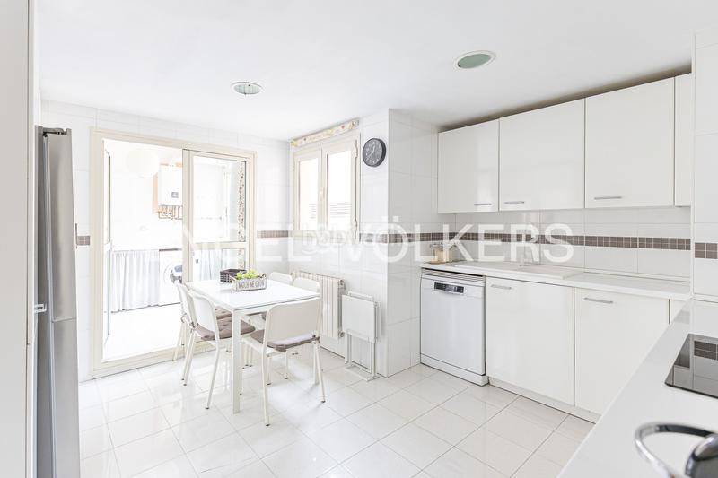 Foto bf0148eb-e372-4ec7-873e-db8beff87aa8. Attico con riscaldamento piscina in Rejas Madrid