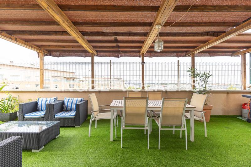 Foto e4133db2-ebbc-4fd6-9aac-83b5a8f1de2e. Attico con riscaldamento piscina in Rejas Madrid