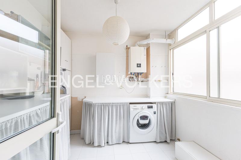 Foto e54b0aae-e34e-45af-879f-02a80b12acd5. Attico con riscaldamento piscina in Rejas Madrid