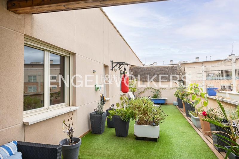 Foto fbf0930b-7439-437a-8316-e582027686a7. Attico con riscaldamento piscina in Rejas Madrid