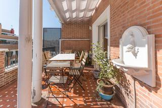 Apartament  Calle de guzman el bueno. Exclusivo y funcional ático recién reformado