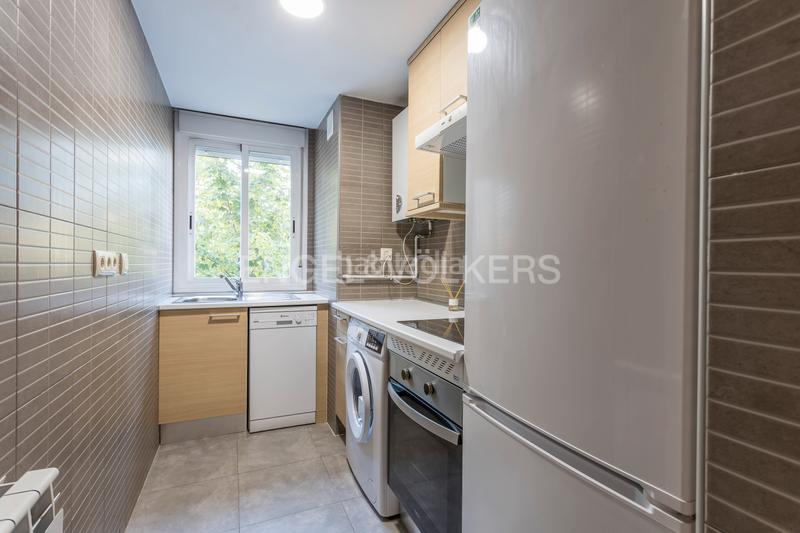 Foto f8f20b82-46d3-4517-8b75-ac8b33f90138. Apartament amb calefacció aparcament a Butarque Madrid