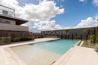 Affitto Piccolo appartamento  Avenida de la condesa de chinchón. Bajo dúplex amueblado con jardín en boadilla