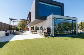 Casa en Valdecabañas. Espectacular villa de diseño en boadilla del monte