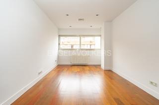 Rent Apartment in Cuatro Caminos - Azca. Piso luminoso sin amueblar cerca de la calle orense