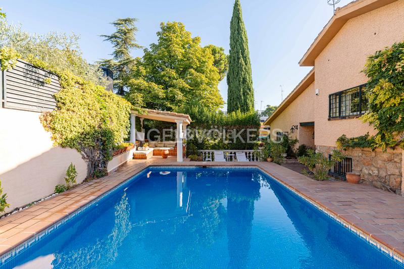 Foto 4a8d662f-e344-47a6-85dc-e3ece82e5df5. Casa unifamiliar con exclusiva ubicación en Pueblo Pozuelo de Alarcón
