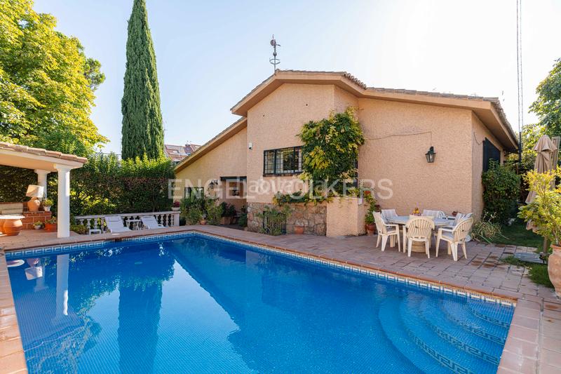 Foto 6380cb80-5893-42f2-ab09-a9fb3581a0ad. Casa unifamiliar con exclusiva ubicación en Pueblo Pozuelo de Alarcón